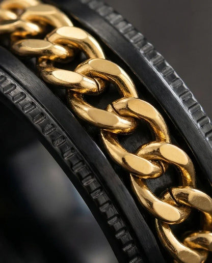 The Golden Link Spinner Ring