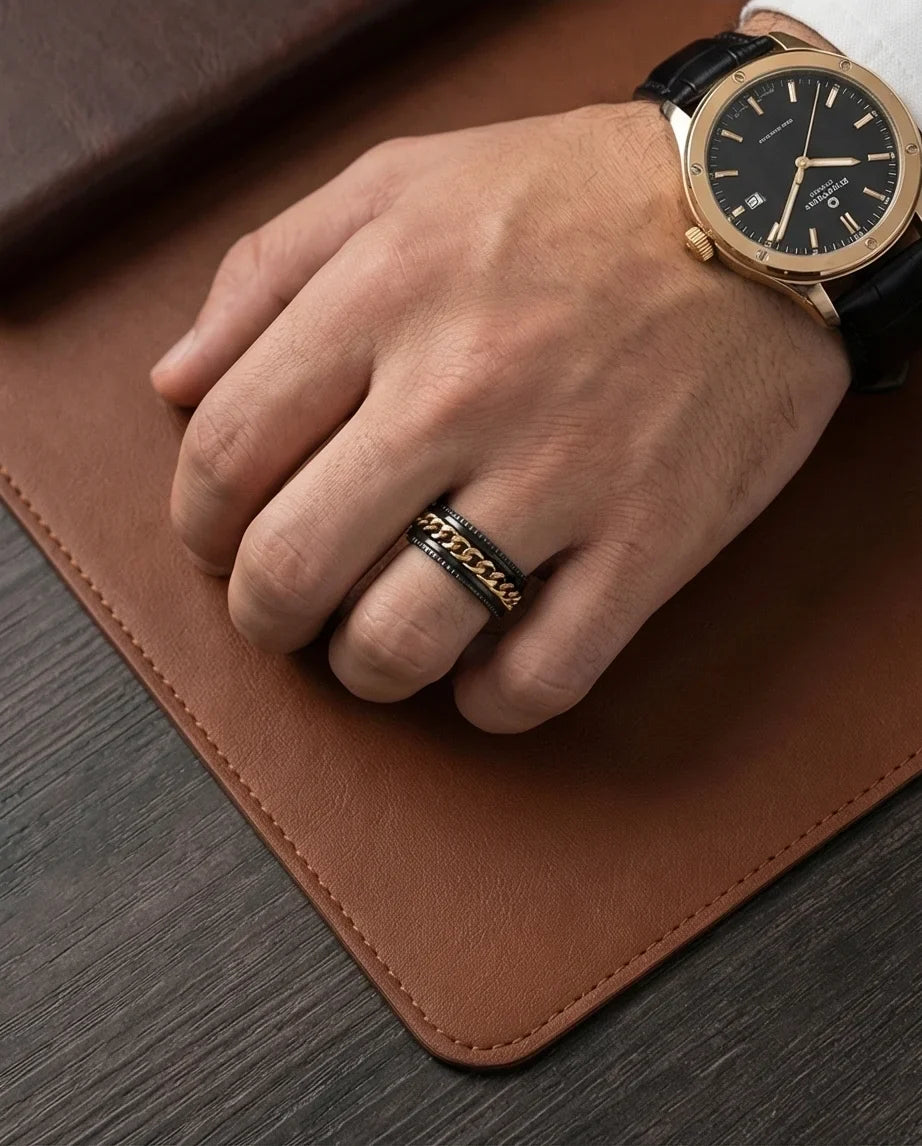The Golden Link Spinner Ring