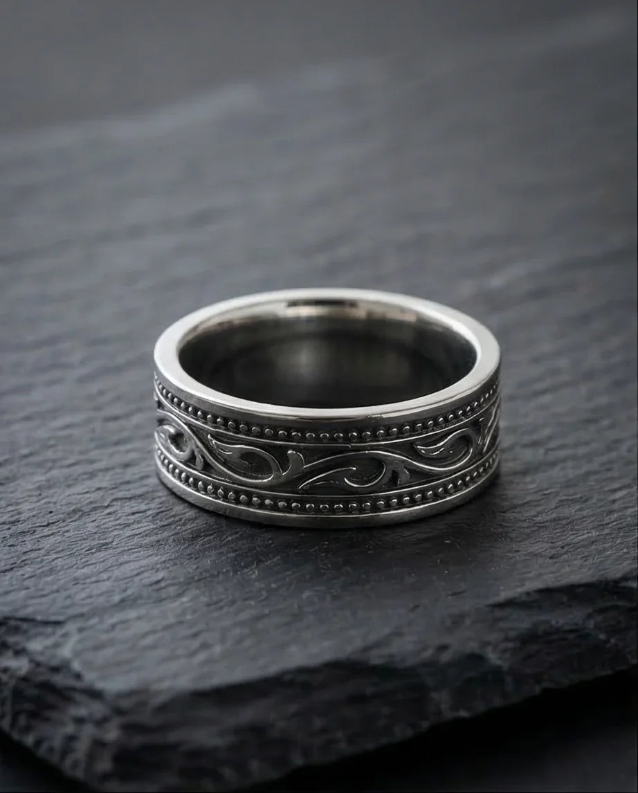 Noble Swirl: Detailed Vintage Statement Ring
