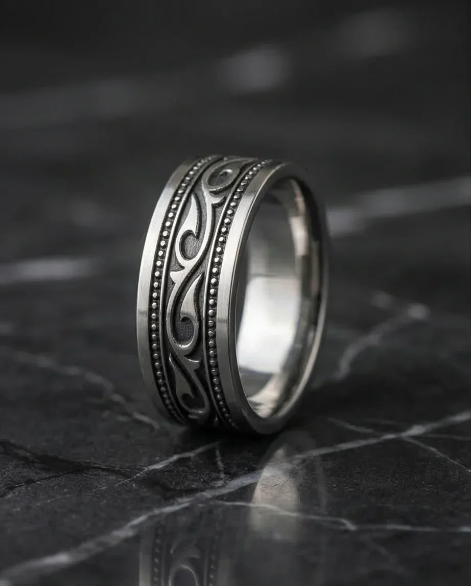 Noble Swirl: Detailed Vintage Statement Ring