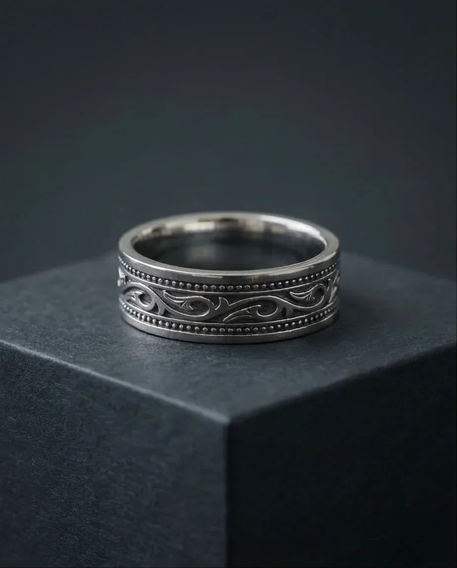 Noble Swirl: Detailed Vintage Statement Ring
