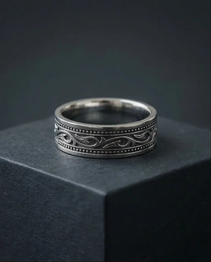 Noble Swirl: Detailed Vintage Statement Ring