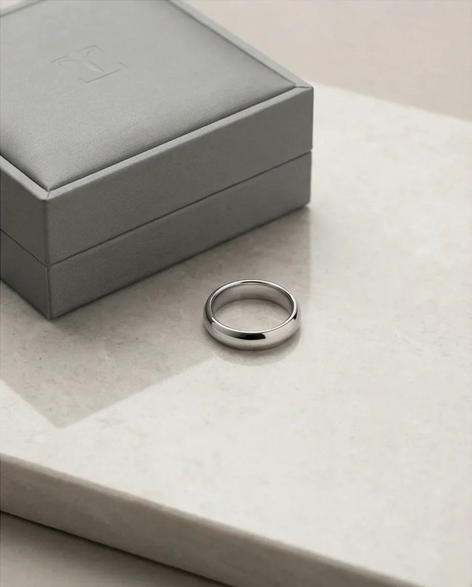 Eternal Horizon: Sleek Silver Comfort-Fit Band