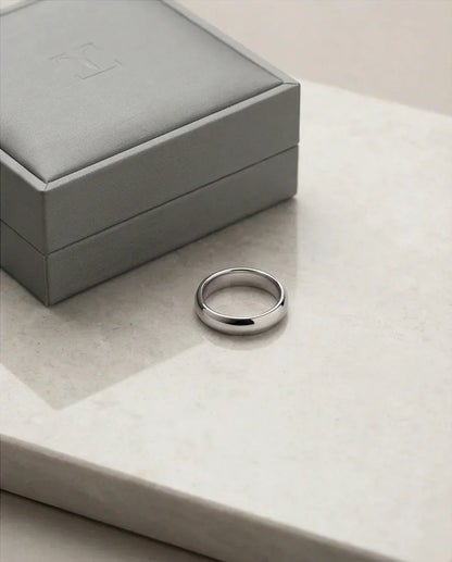 Eternal Horizon: Sleek Silver Comfort-Fit Band