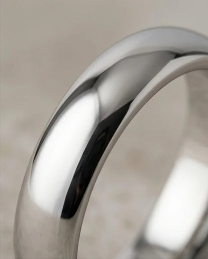Eternal Horizon: Sleek Silver Comfort-Fit Band
