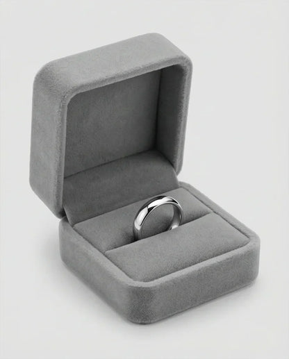 Eternal Horizon: Sleek Silver Comfort-Fit Band