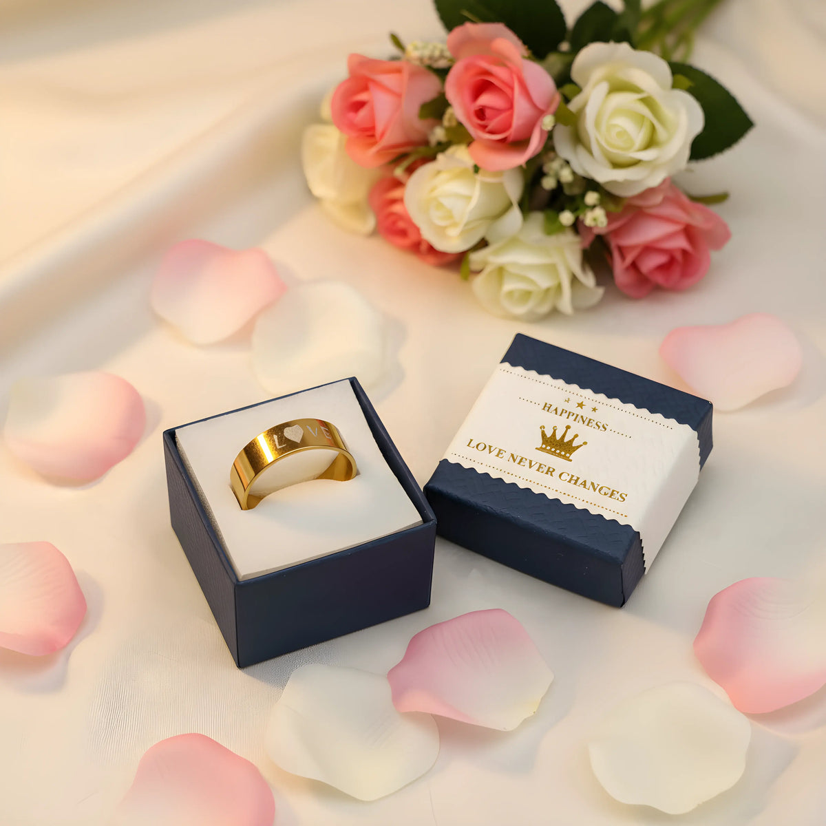 Gold Love Engraved Ring 6,6cm