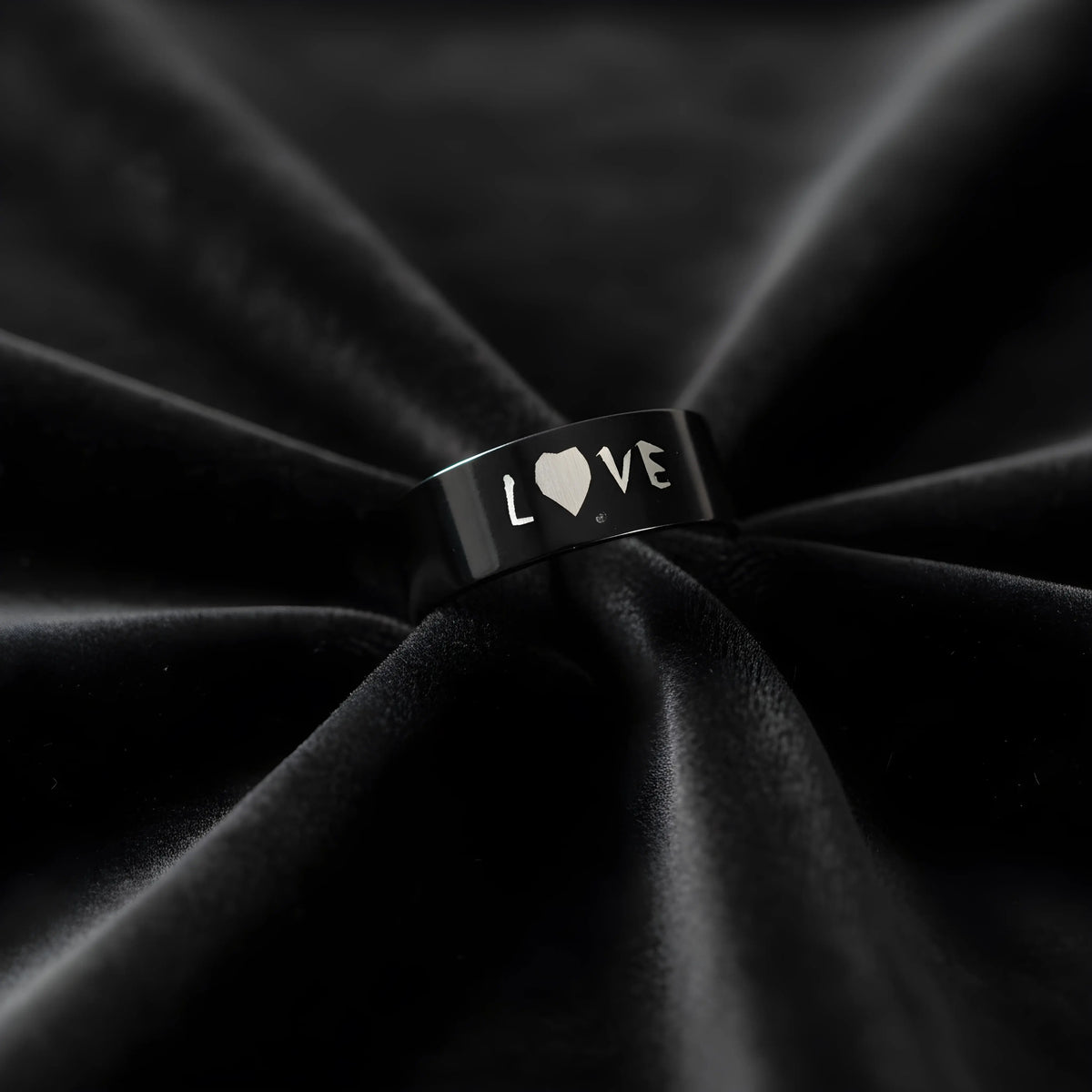 Black Love Heart Ring 6cm