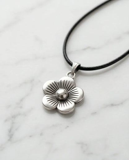 Silver Retro Flower Pendant Necklace