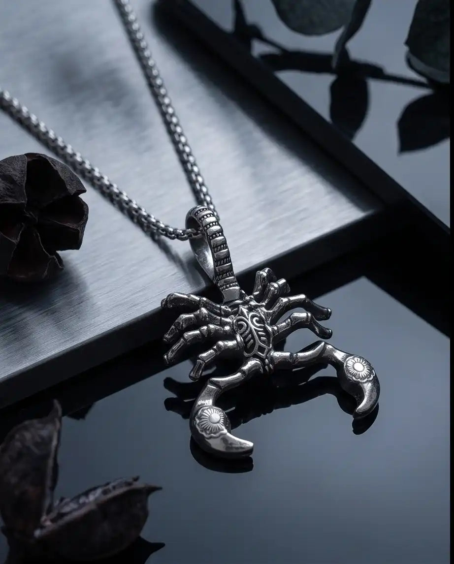 Antiqued Alien Facehugger Pendant Box Chain