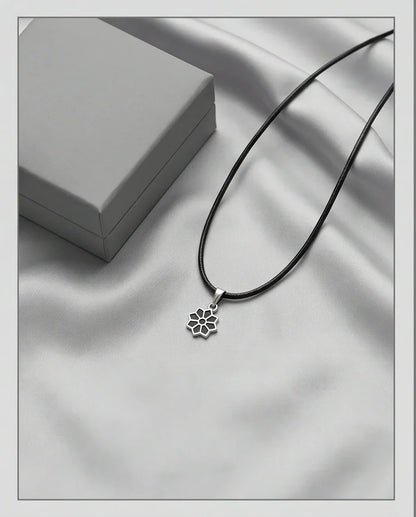 Silver Geometric Eight-Point Star Necklace