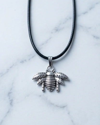 Silver Retro Bumblebee Pendant Necklace