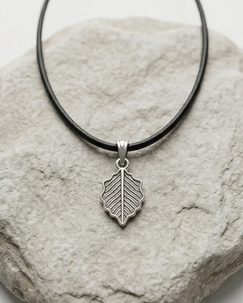 Silver Retro Wavy Leaf Necklace