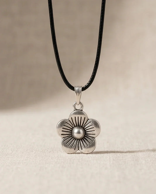 Silver Retro Flower Pendant Necklace