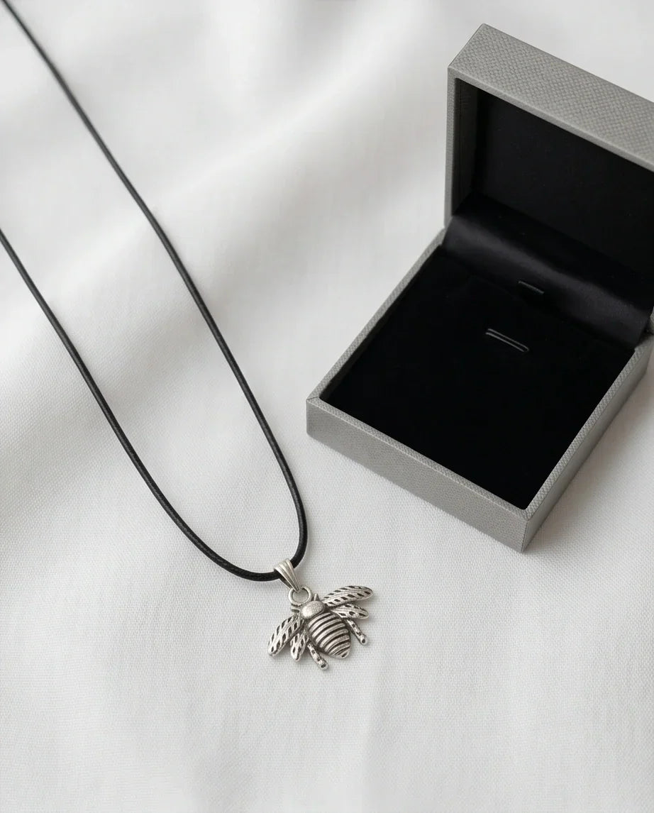 Silver Retro Bumblebee Pendant Necklace