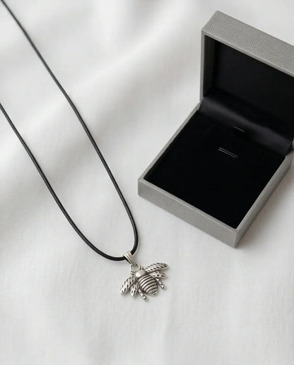 Silver Retro Bumblebee Pendant Necklace