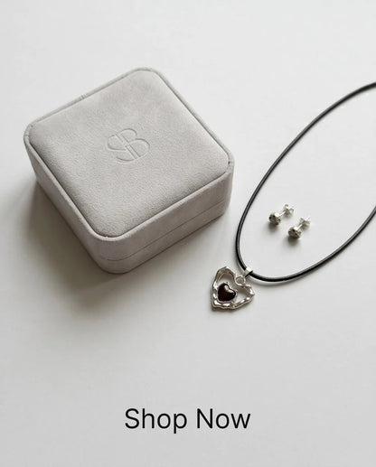 Openwork Heart & Black Gemstone Cord Necklace