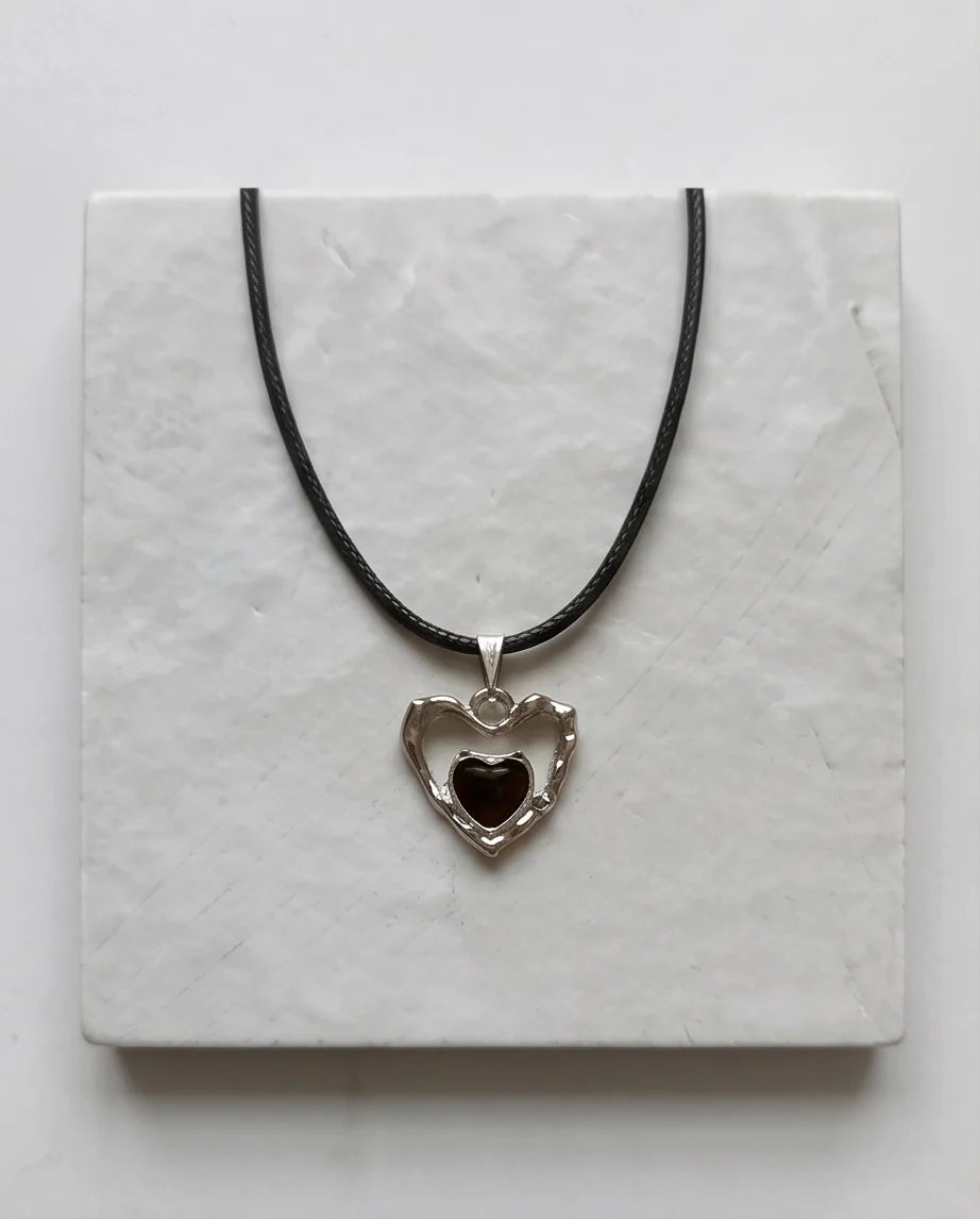 Openwork Heart & Black Gemstone Cord Necklace