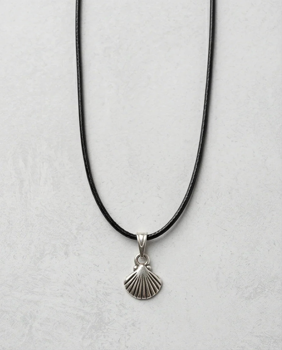 Silver Retro Seashell Pendant Necklace
