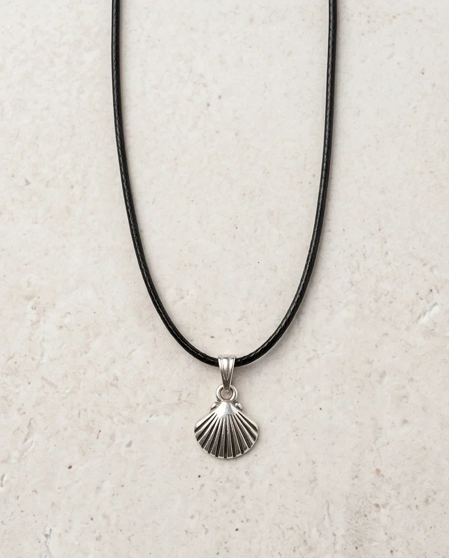 Silver Retro Seashell Pendant Necklace