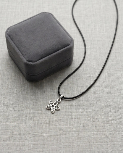 Silver Delicate Five-Petal Flower Necklace