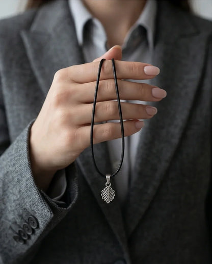 Silver Retro Wavy Leaf Necklace