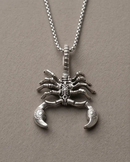 Antiqued Alien Facehugger Pendant Box Chain