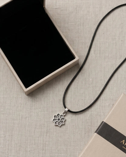Silver Geometric Eight-Point Star Necklace