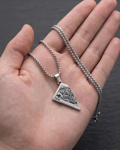 Broken Playing Card Queen Pendant Box Chain