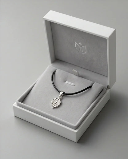 Silver Retro Wavy Leaf Necklace