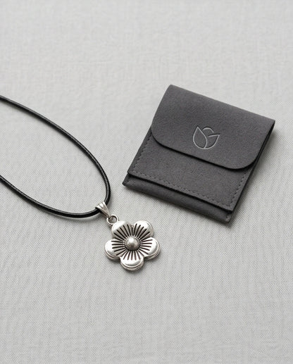 Silver Retro Flower Pendant Necklace