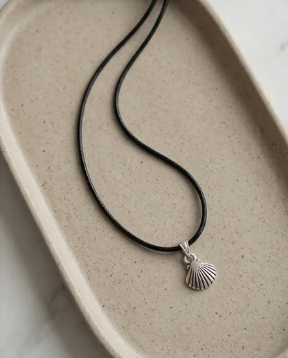 Silver Retro Seashell Pendant Necklace