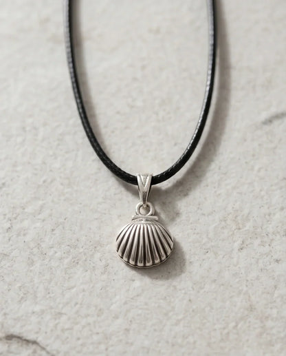 Silver Retro Scallop Seashell Necklace