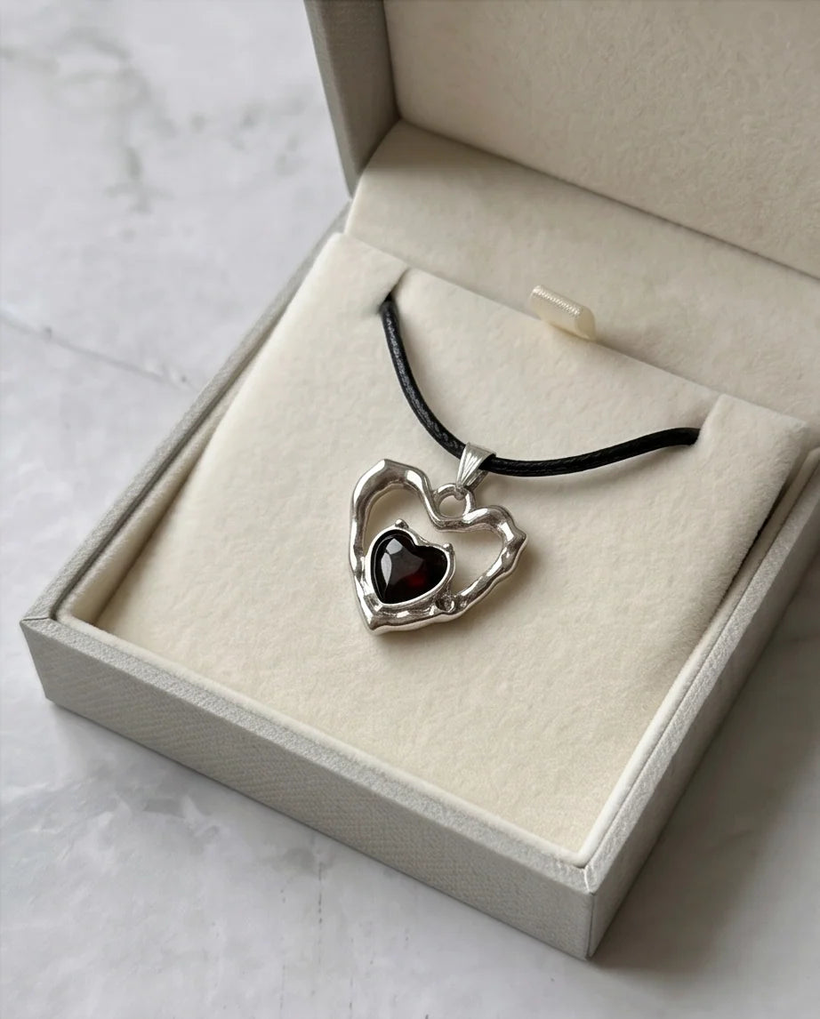 Openwork Heart & Black Gemstone Cord Necklace