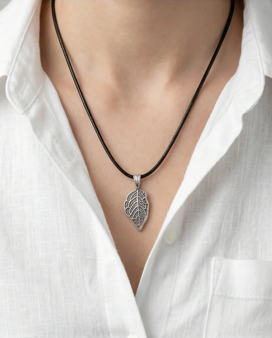 Silver Retro Textured Leaf Necklace