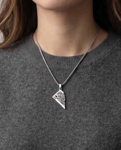 Broken Playing Card Queen Pendant Box Chain