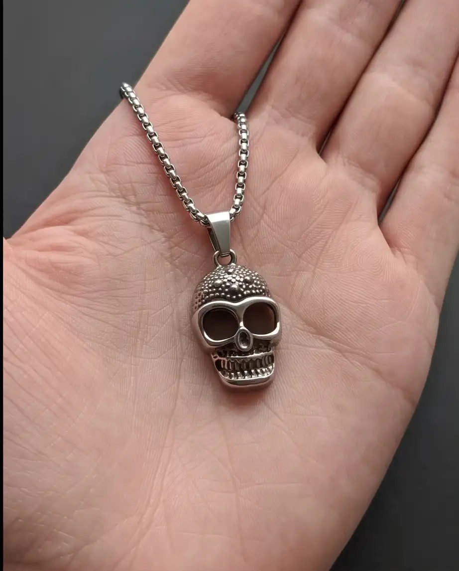 Gothic Textured Skull Pendant Box Chain
