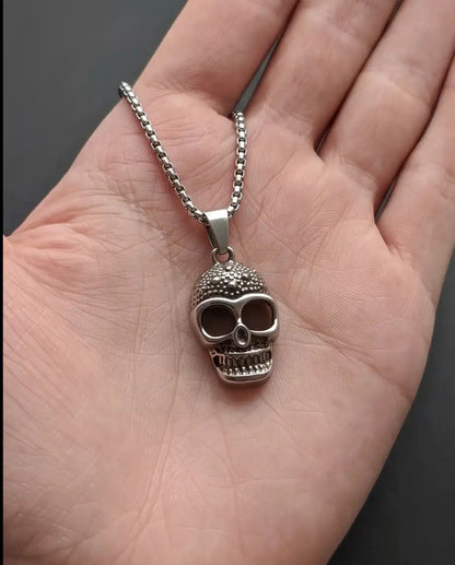 Gothic Textured Skull Pendant Box Chain