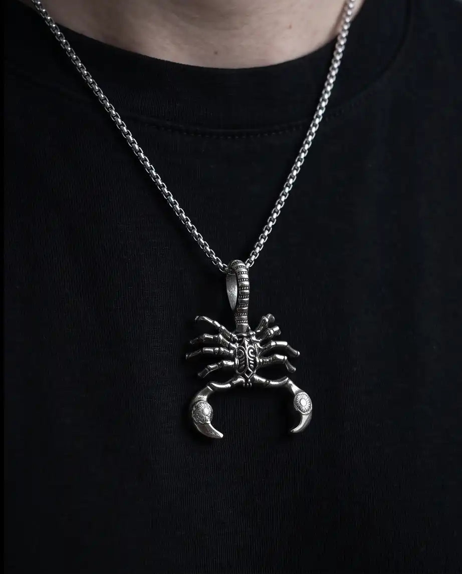 Antiqued Alien Facehugger Pendant Box Chain