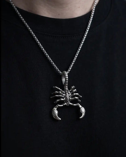 Antiqued Alien Facehugger Pendant Box Chain