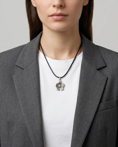 Silver Retro Flower Pendant Necklace