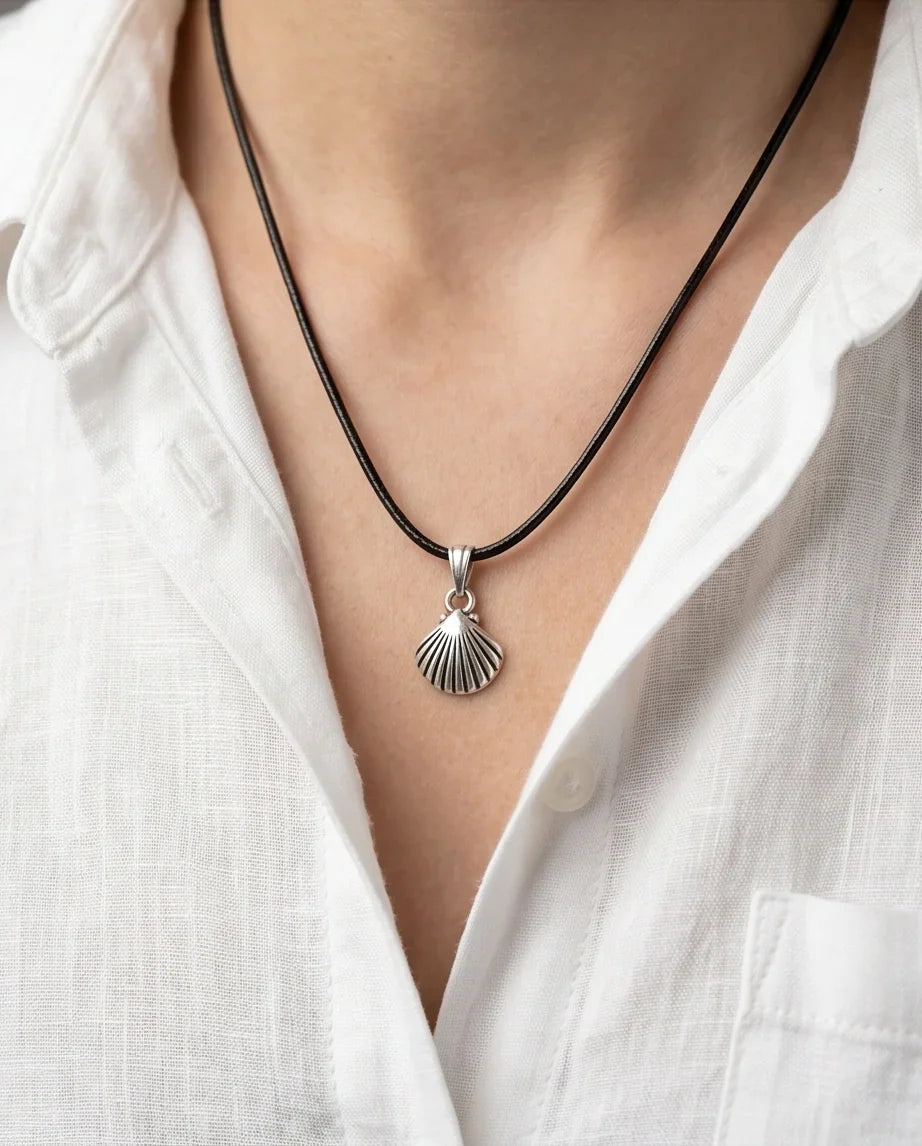 Silver Retro Seashell Pendant Necklace