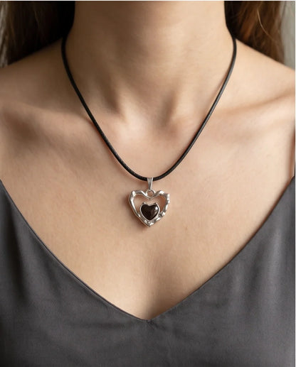Openwork Heart & Black Gemstone Cord Necklace