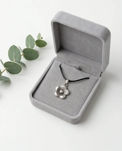 Silver Retro Flower Pendant Necklace