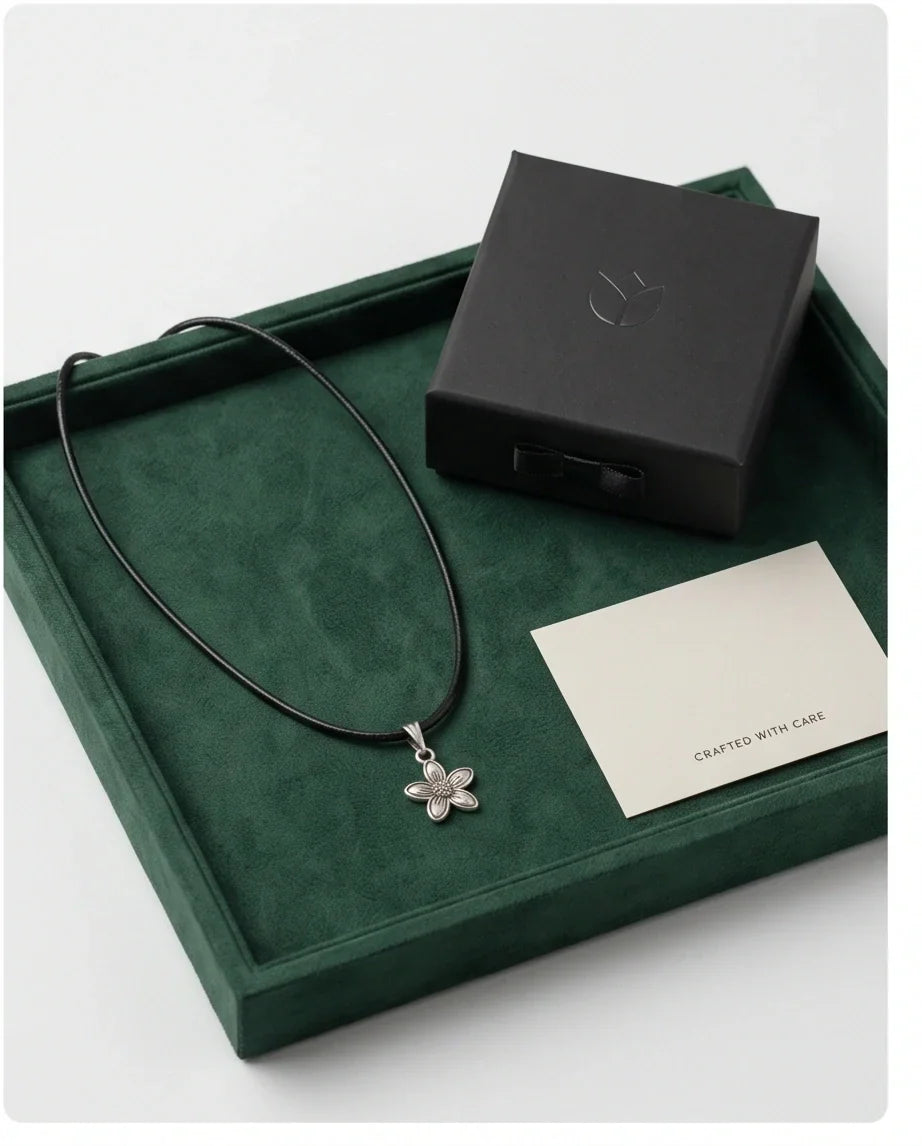 Silver Retro Five-Petal Blossom Necklace