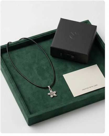 Silver Retro Five-Petal Blossom Necklace